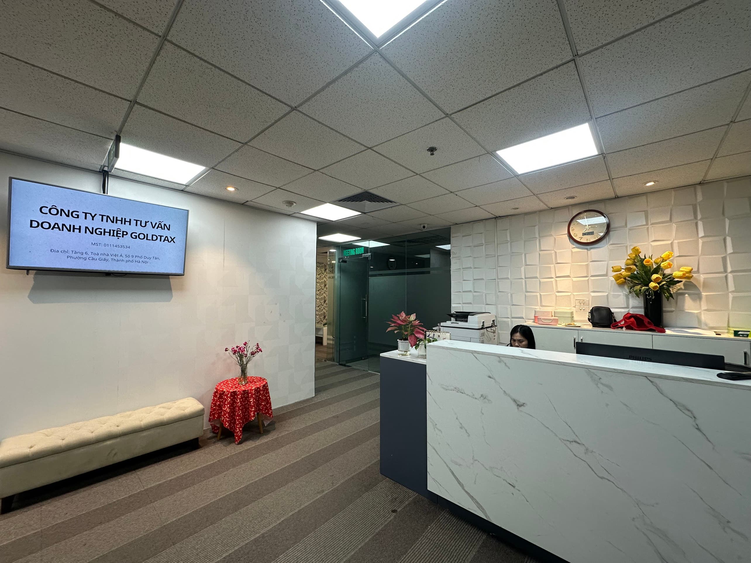 Quầy lễ tân GoldTax — đón tiếp khách hàng